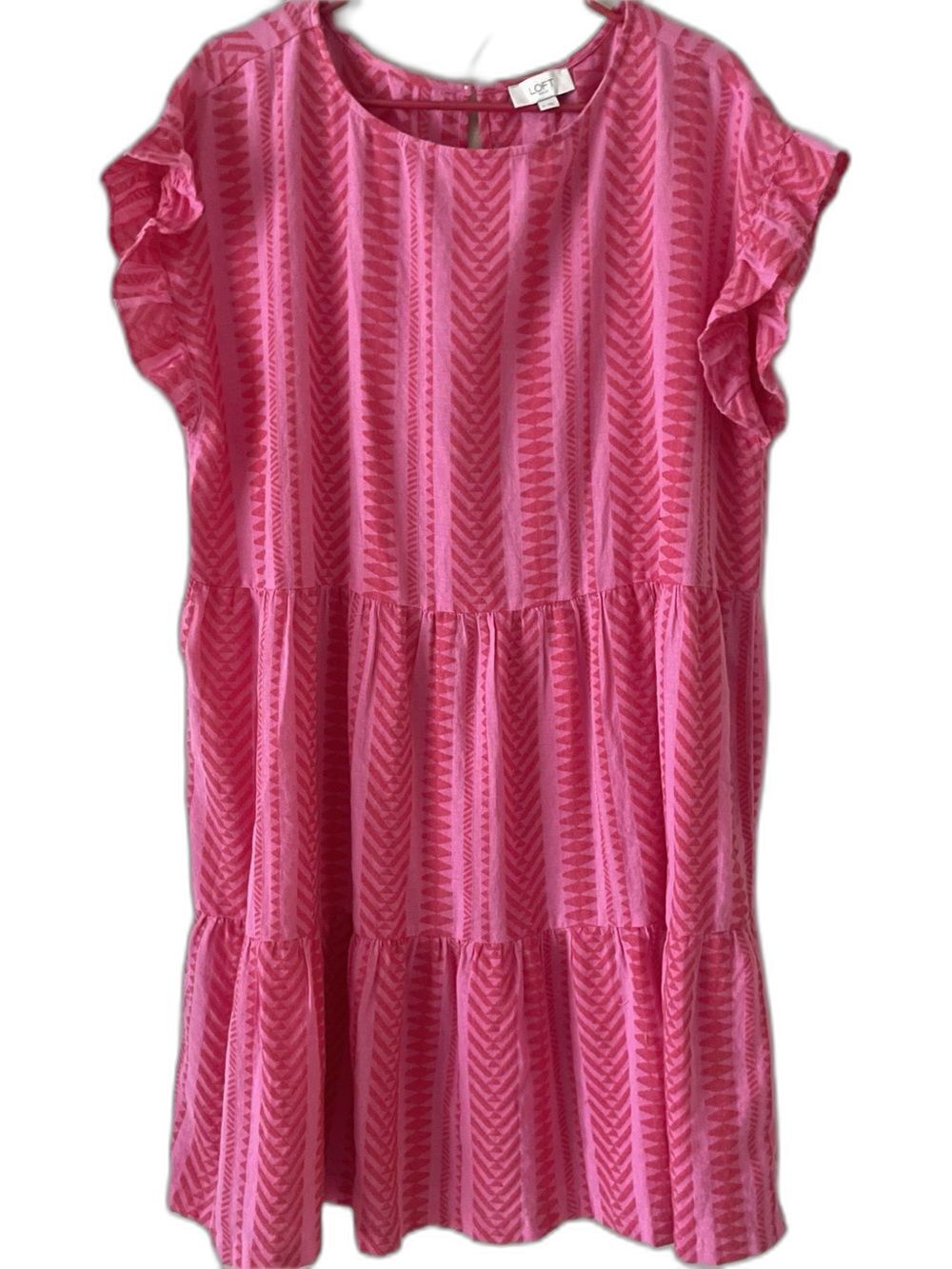 LOFT Pink cotton dress, flutter sleeves and a subtle geometric pattern. Size XL